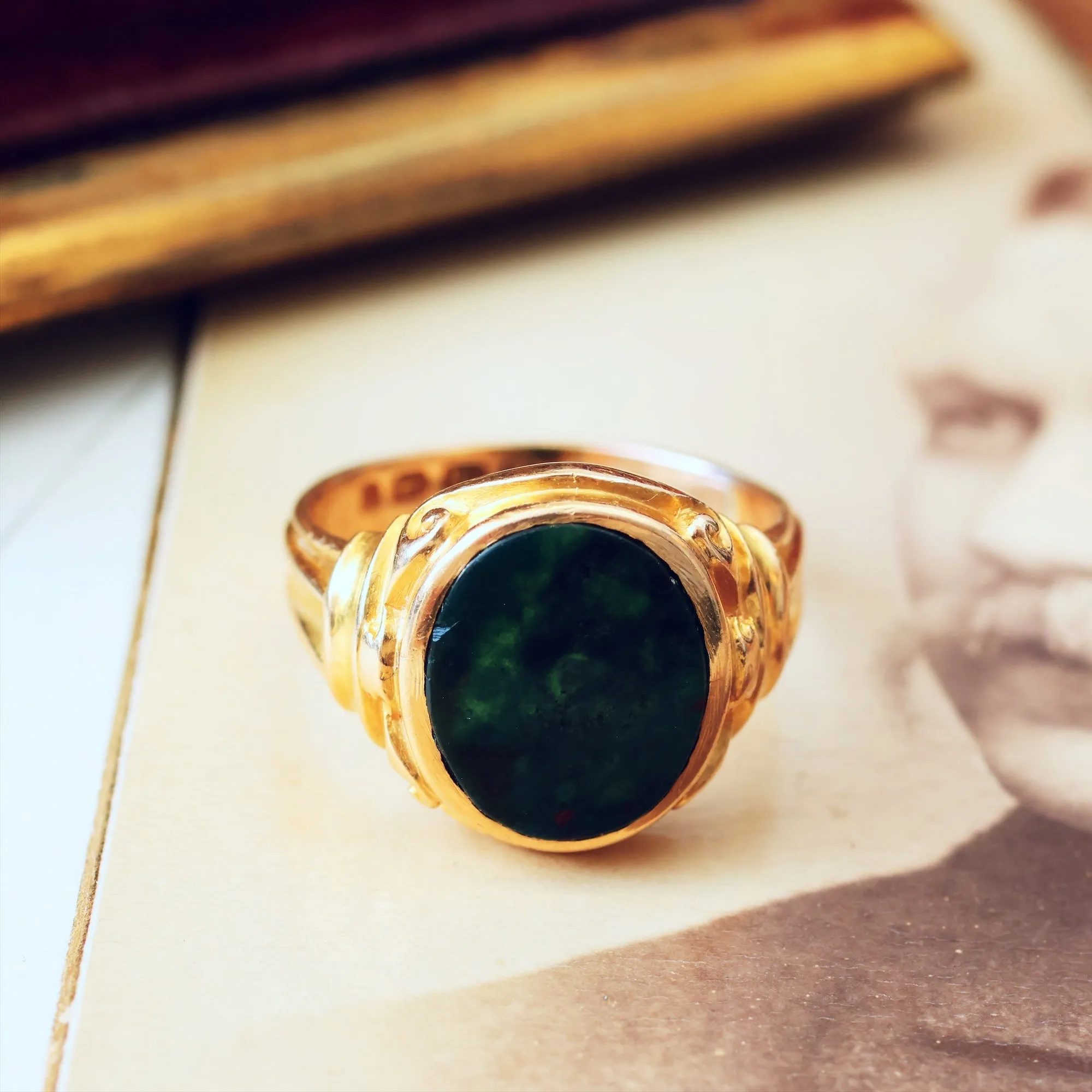 Antique Date 1920 18ct Gold Bloodstone Signet Ring