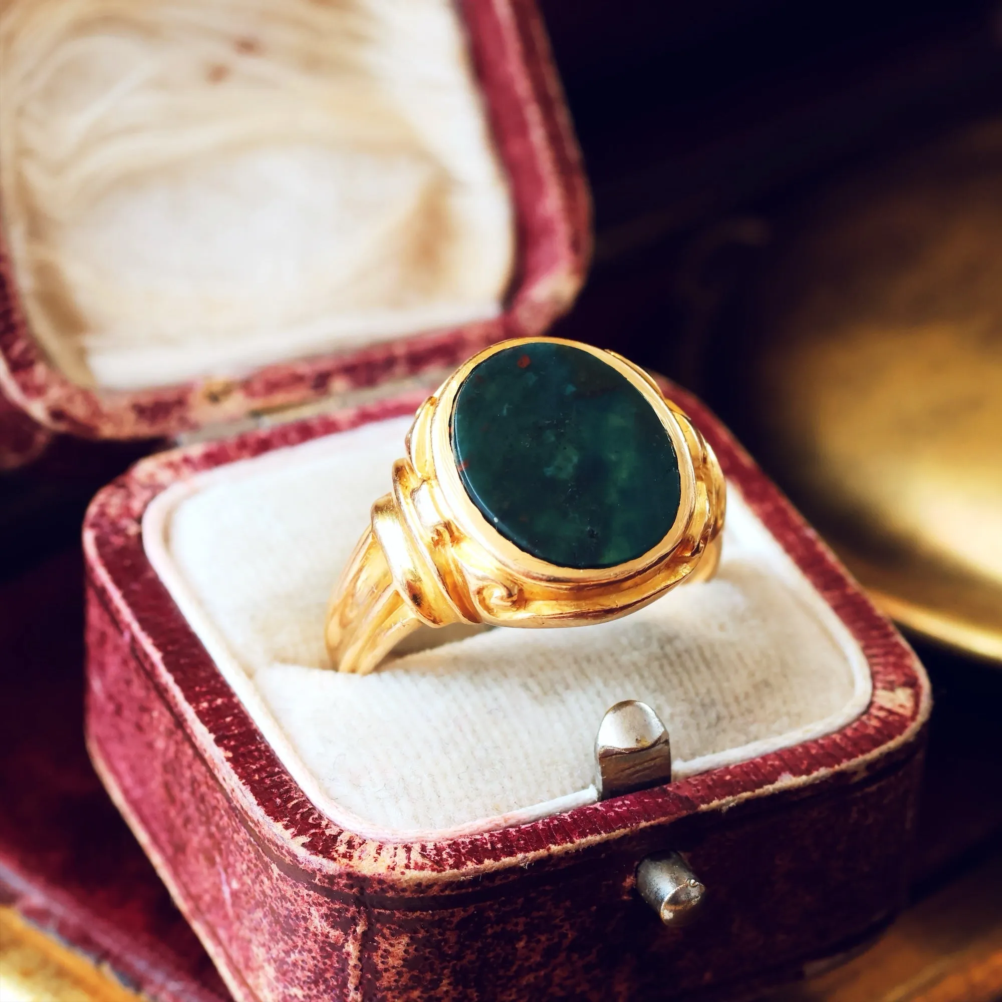 Antique Date 1920 18ct Gold Bloodstone Signet Ring