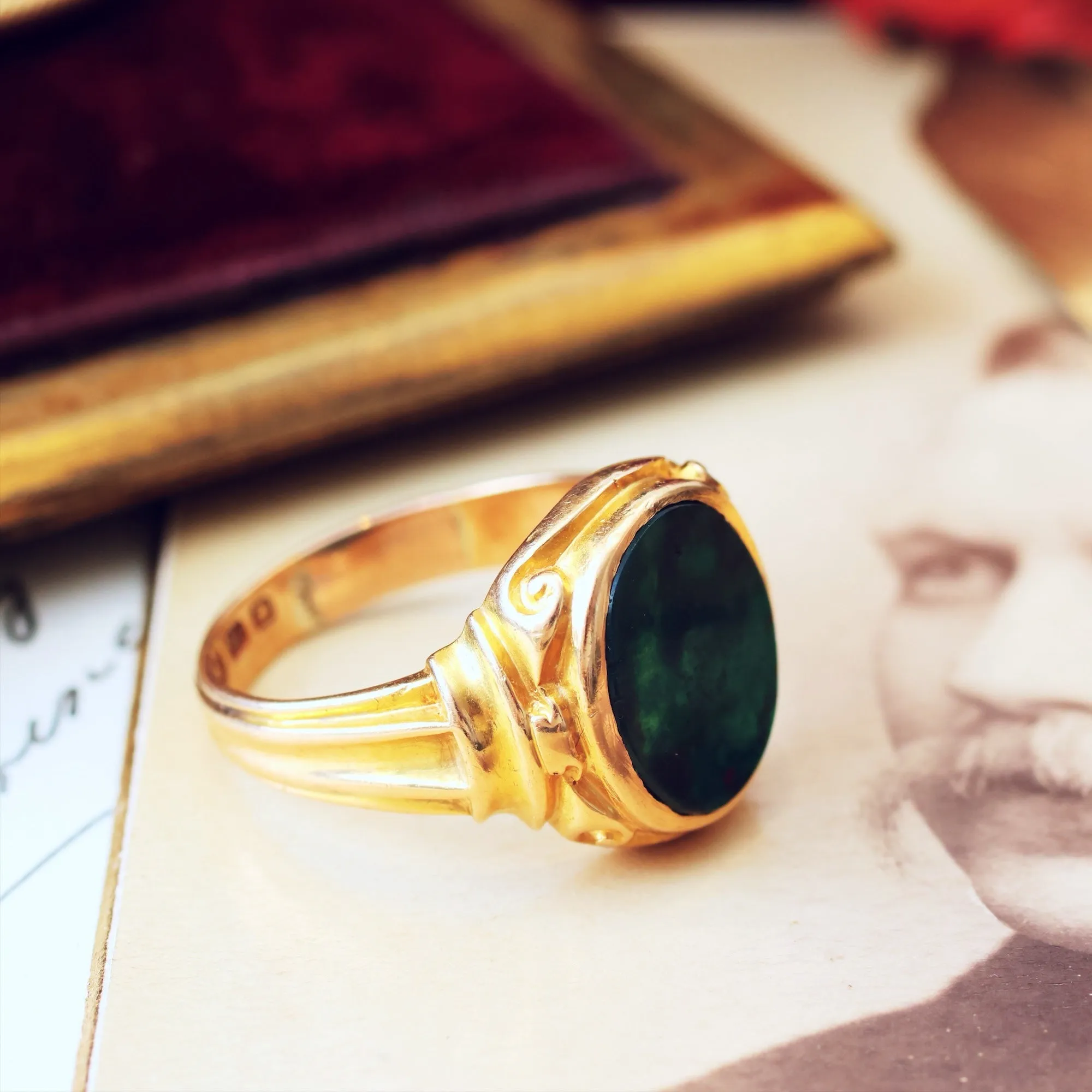 Antique Date 1920 18ct Gold Bloodstone Signet Ring