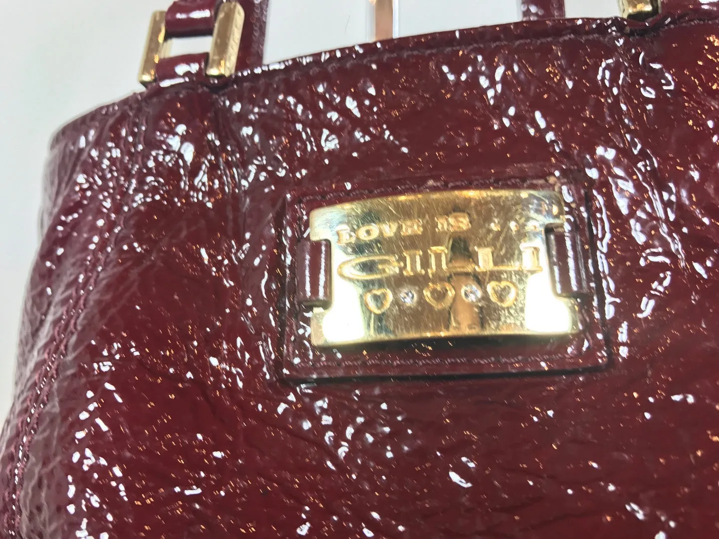 GILLI SHINY Small Patent Leather Burgundy Bag with Rose Detail Front