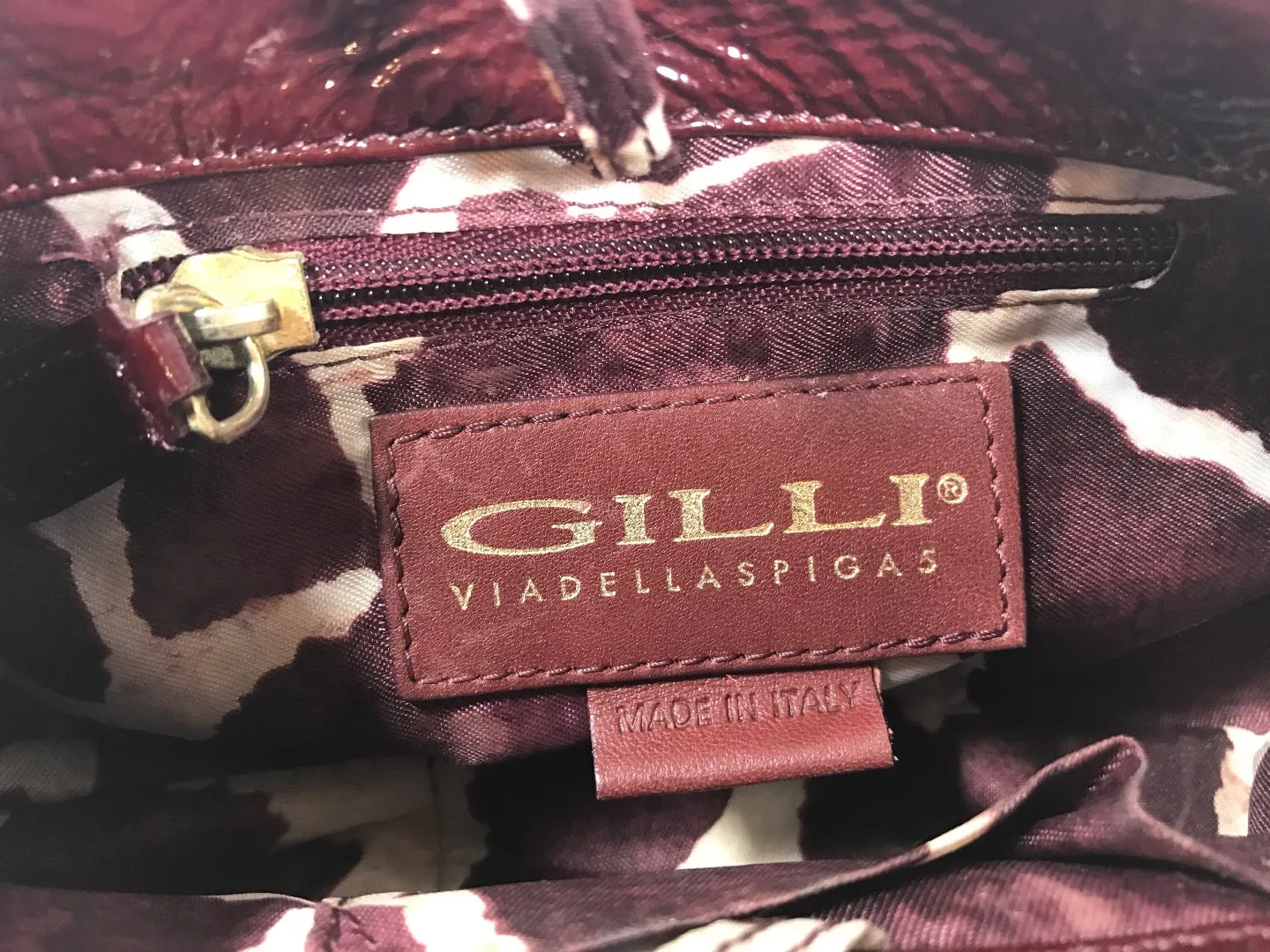 GILLI SHINY Small Patent Leather Burgundy Bag with Rose Detail Front