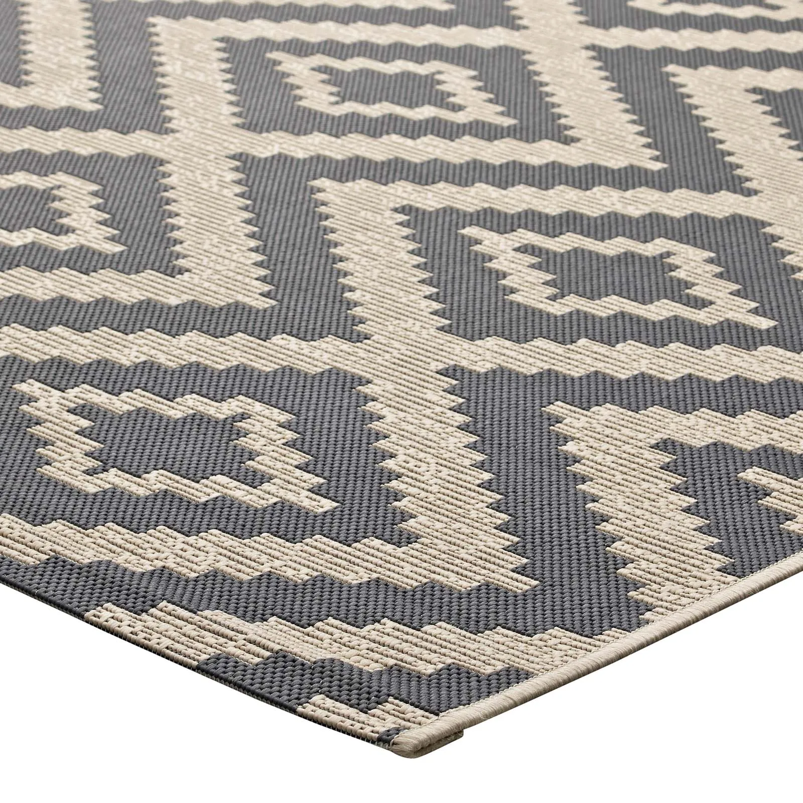 Jagged Geometric Diamond Trellis Indoor and Outdoor Area Rug